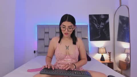 Snapshot of candy_tyna chatting on 06/26/26, 04:33 candy_tyna online show from 06/26/26, 04:33
