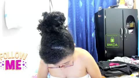 candy_val online show from 12/01/25, 06:40