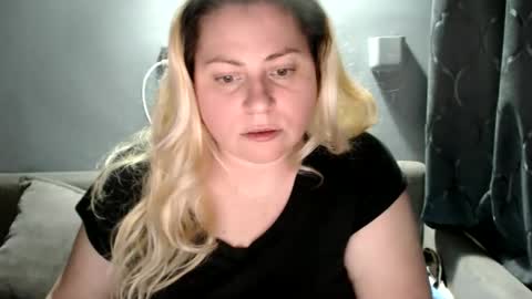 Laura online show from 09/29/25, 04:34