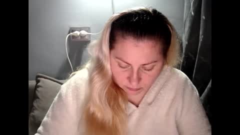 Laura online show from 10/08/25, 03:31