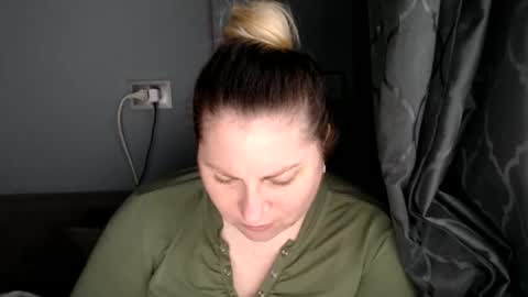 Laura online show from 11/12/25, 08:04