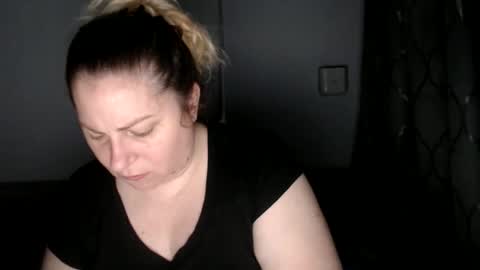 Laura online show from 11/18/25, 01:04