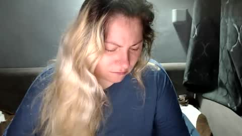 Laura online show from 12/21/25, 04:25