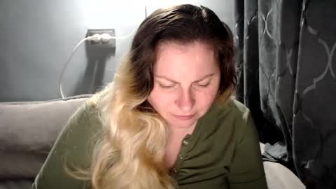 Laura online show from 04/12/26, 07:41