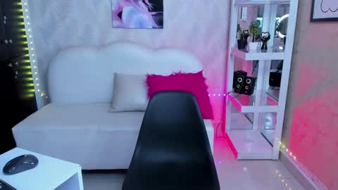 Candy online show from 03/11/25, 08:31