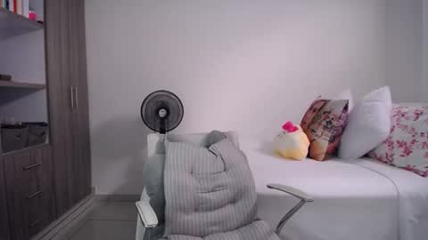 Candy Dowson online show from 04/18/26, 03:49