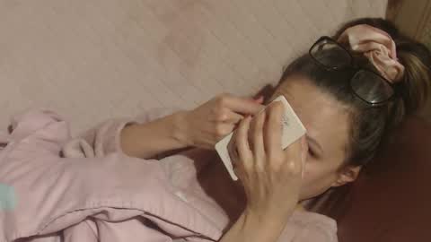 say meow and send tip  online show from 11/26/25, 02:01