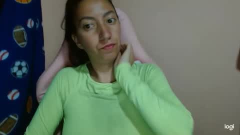 Snapshot of candymilfff chatting on 04/27/26, 09:24 candymilfff online show from 04/27/26, 09:24