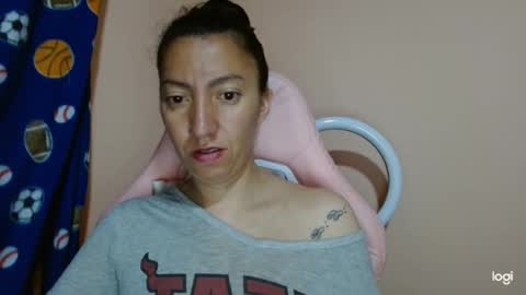 Snapshot of candymilfff chatting on 05/03/26, 01:17 candymilfff online show from 05/03/26, 01:17
