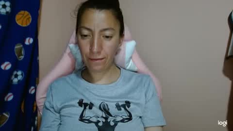 Snapshot of candymilfff chatting on 05/05/26, 03:36 candymilfff online show from 05/05/26, 03:36