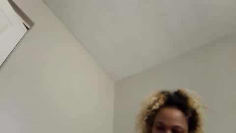 Snapshot of candyredxo2024 chatting on 10/02/25, 02:13 candyredxo2024 online show from 10/02/25, 02:13