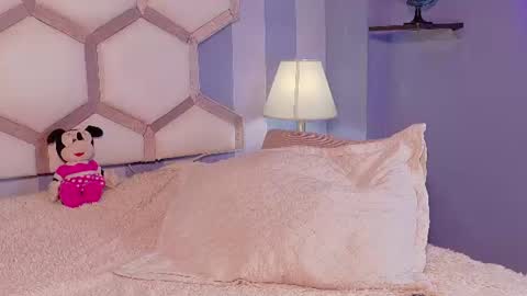 Snapshot of candyrisex chatting on 07/11/26, 06:32 candyrisex online show from 07/11/26, 06:32