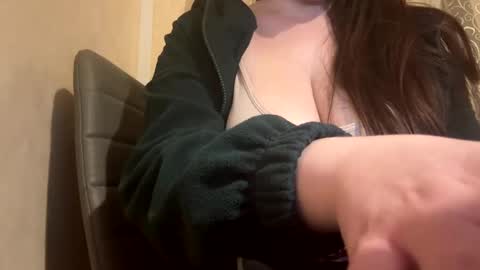 Snapshot of candyxdiamond chatting on 02/25/25, 08:41 CandyXDiamond online show from 02/25/25, 08:41