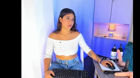  Dulce Maria  online show from 09/18/25, 08:22