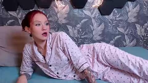 Mia online show from 10/07/25, 03:58