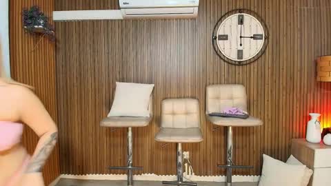 Snapshot of canelasquirtxxx chatting on 02/05/26, 11:37 Sara online show from 02/05/26, 11:37