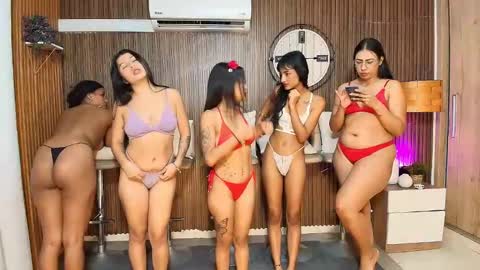 Snapshot of canelasquirtxxx chatting on 02/10/26, 11:31 Sara online show from 02/10/26, 11:31