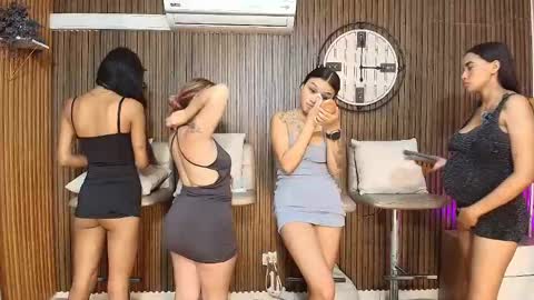 Snapshot of canelasquirtxxx chatting on 02/21/26, 11:22 Sara online show from 02/21/26, 11:22