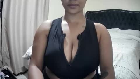 Luna likes cappuccino online show from 10/15/25, 07:03