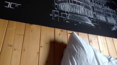 Snapshot of capt_oliver chatting on 02/12/25, 05:15 follow my twitter  online show from 02/12/25, 05:15