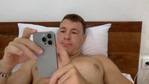 Snapshot of capt_oliver chatting on 09/19/25, 06:04 follow my twitter  online show from 09/19/25, 06:04