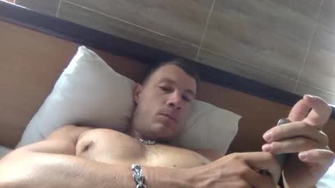 Snapshot of capt_oliver chatting on 10/28/25, 04:16 follow my twitter  online show from 10/28/25, 04:16