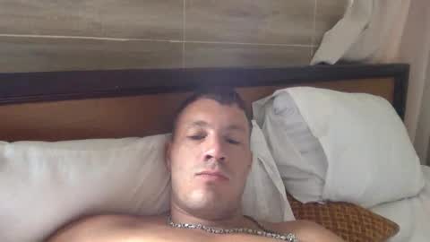 Snapshot of capt_oliver chatting on 10/29/25, 04:15 follow my twitter  online show from 10/29/25, 04:15