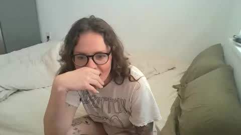 caraviolet online show from 05/20/26, 06:03