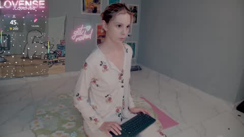 NONA    follow online show from 09/10/25, 08:14