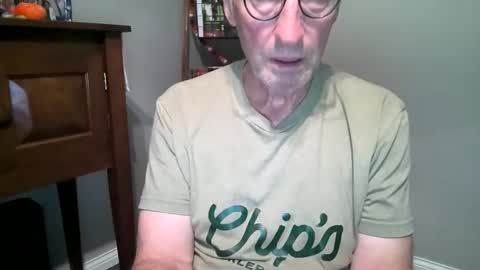 Snapshot of caressluving chatting on 10/20/25, 03:18 Caressluving online show from 10/20/25, 03:18