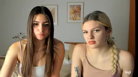 Snapshot of caressyourself chatting on 01/13/25, 02:32 caressyourself online show from 01/13/25, 02:32