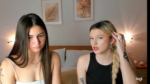 Snapshot of caressyourself chatting on 01/16/25, 02:51 caressyourself online show from 01/16/25, 02:51