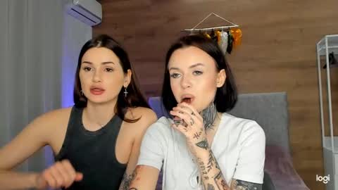 Snapshot of caressyourself chatting on 02/02/25, 08:24 caressyourself online show from 02/02/25, 08:24