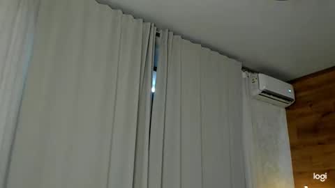 Snapshot of caressyourself chatting on 02/06/25, 11:21 caressyourself online show from 02/06/25, 11:21