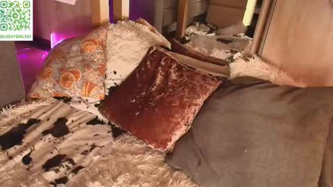 Snapshot of caressyourself chatting on 10/13/25, 06:46 caressyourself online show from 10/13/25, 06:46