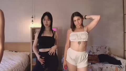 Snapshot of caressyourself chatting on 10/20/25, 11:10 caressyourself online show from 10/20/25, 11:10