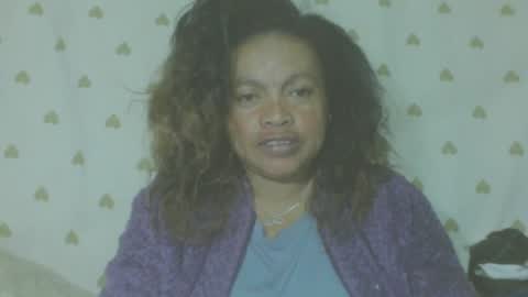 Snapshot of carinesexy69 chatting on 06/13/26, 02:37 carinesexy69 online show from 06/13/26, 02:37