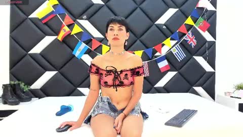 Snapshot of carlalinares chatting on 06/15/26, 12:29 Carla Linares online show from 06/15/26, 12:29