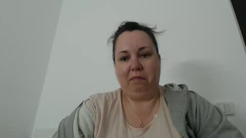 Snapshot of carlaruth chatting on 04/08/26, 03:06 Carlaruth online show from 04/08/26, 03:06