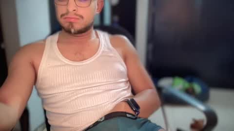 Snapshot of carlcarlinches4 chatting on 03/05/25, 04:34 carlcarlinches4 online show from 03/05/25, 04:34