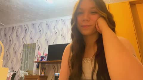 Snapshot of carleegarbutt chatting on 07/04/26, 04:02 Sally online show from 07/04/26, 04:02