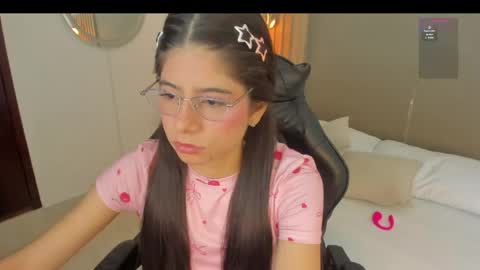 Snapshot of carlina_15 chatting on 06/05/26, 12:33 C A R L I N A online show from 06/05/26, 12:33