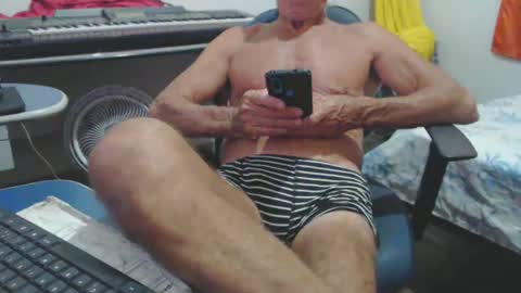 Snapshot of carlos2557 chatting on 12/02/24, 01:47 carlos online show from 12/02/24, 01:47