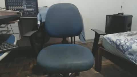 Snapshot of carlos2557 chatting on 02/15/26, 09:22 carlos online show from 02/15/26, 09:22