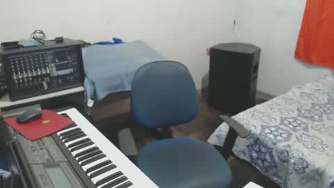 Snapshot of carlos2557 chatting on 02/17/26, 04:42 carlos online show from 02/17/26, 04:42