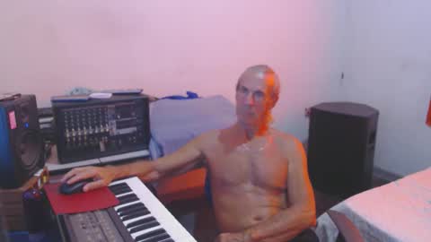 Snapshot of carlos2557 chatting on 02/18/26, 11:28 carlos online show from 02/18/26, 11:28