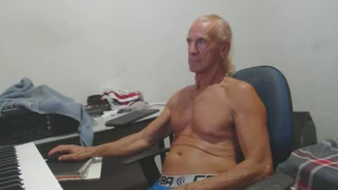carlos online show from 04/26/26, 04:43