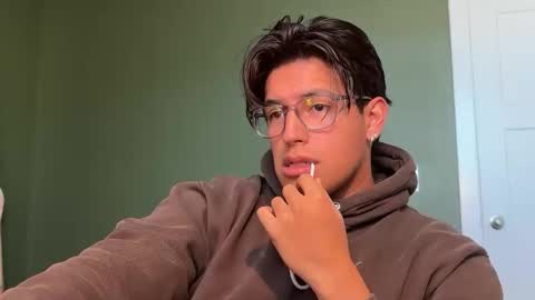 carlosjosecb2 online show from 12/01/25, 04:23