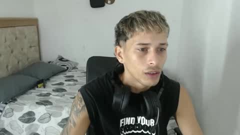 Snapshot of carlossmi01 chatting on 10/09/25, 02:04 carlossmi01 online show from 10/09/25, 02:04