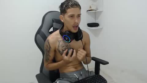 Snapshot of carlossmi01 chatting on 10/30/25, 03:13 carlossmi01 online show from 10/30/25, 03:13